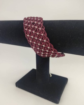 39c   2 braxioli makrame bordo aspri gialisteri (1)